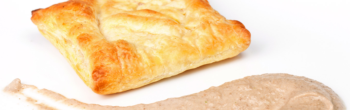 Imagem FOLHADO DE QUEIJO COM MOLHO DE COGUMELOS