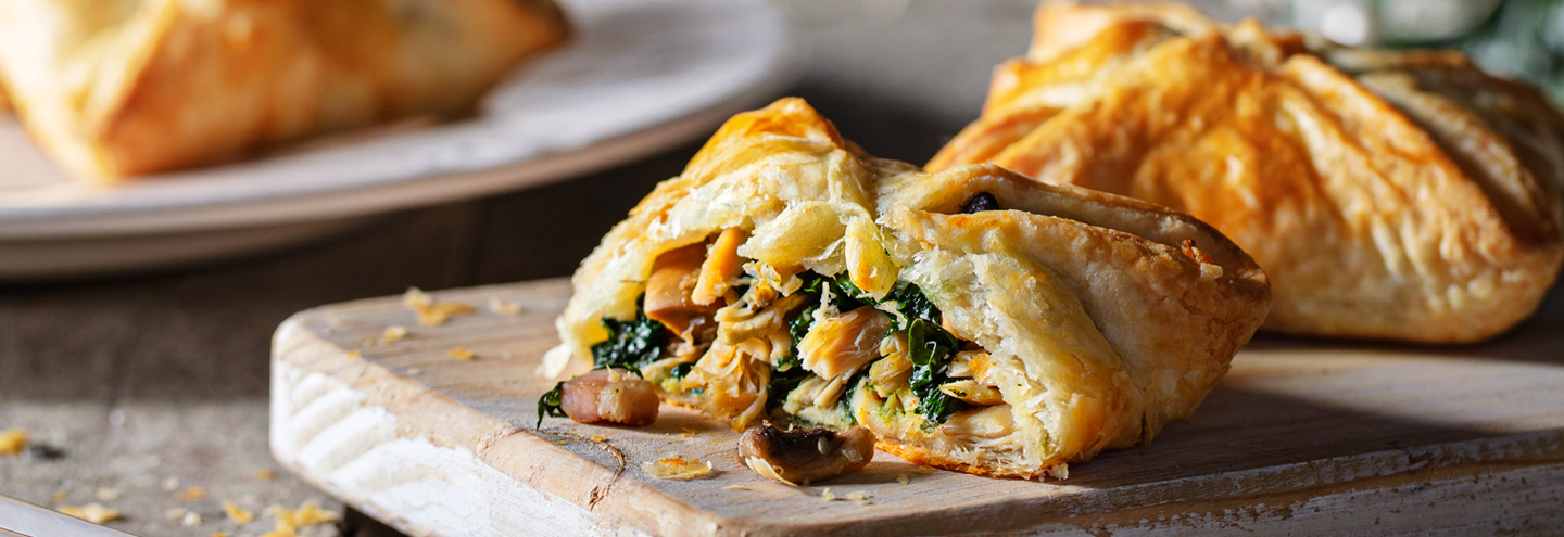 Imagem Folhados de Peru com Cogumelos e Espinafres