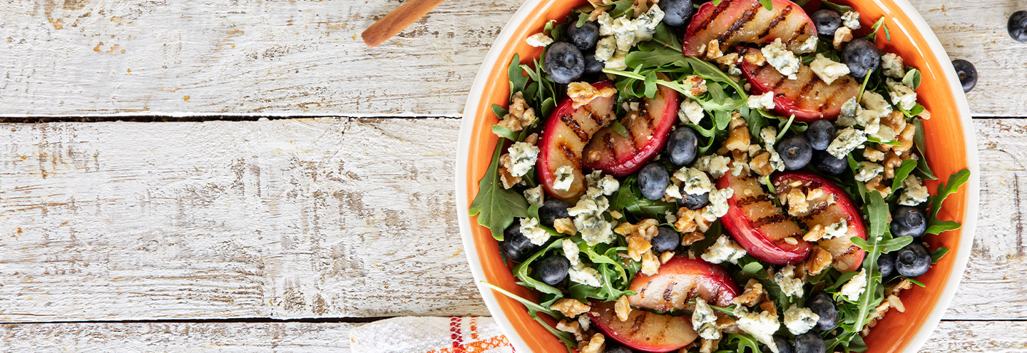 Imagem Salada de Pessegos Grelhados com Rucula, Mirtilos e Queijo Azul