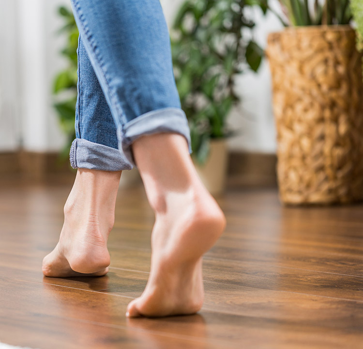 CORTINAS, JANELAS E PERSIANAS FECHADAS
