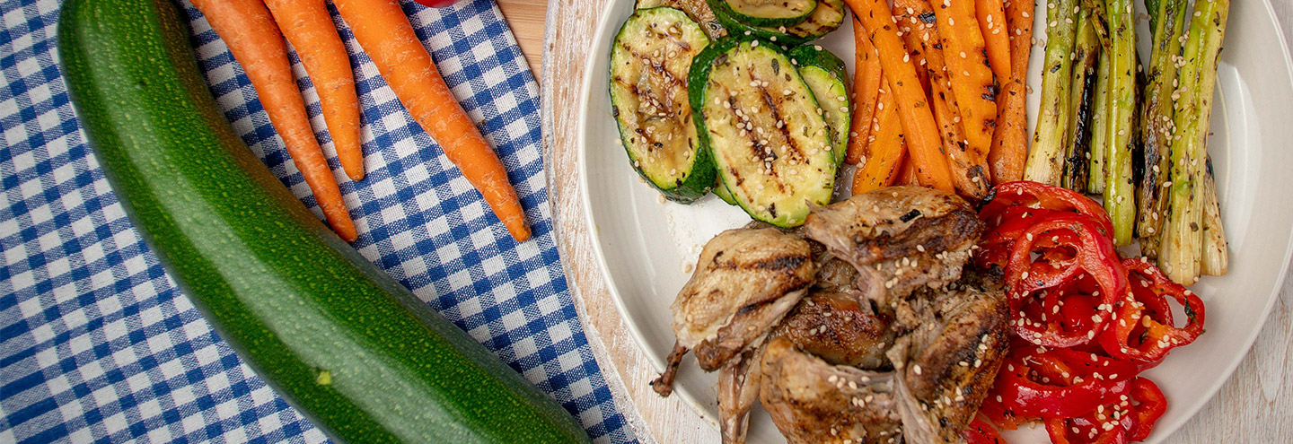 Imagem Codorniz grelhada com legumes grelhados A Pitada do Pai