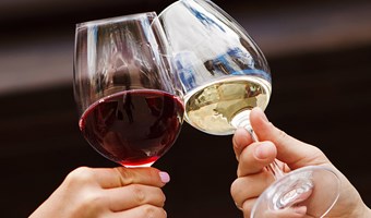 Imagem Vinhos Brancos e Tintos equilibrados