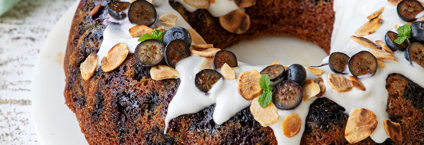 Imagem Bolo de cha de mirtilos e calda de limao