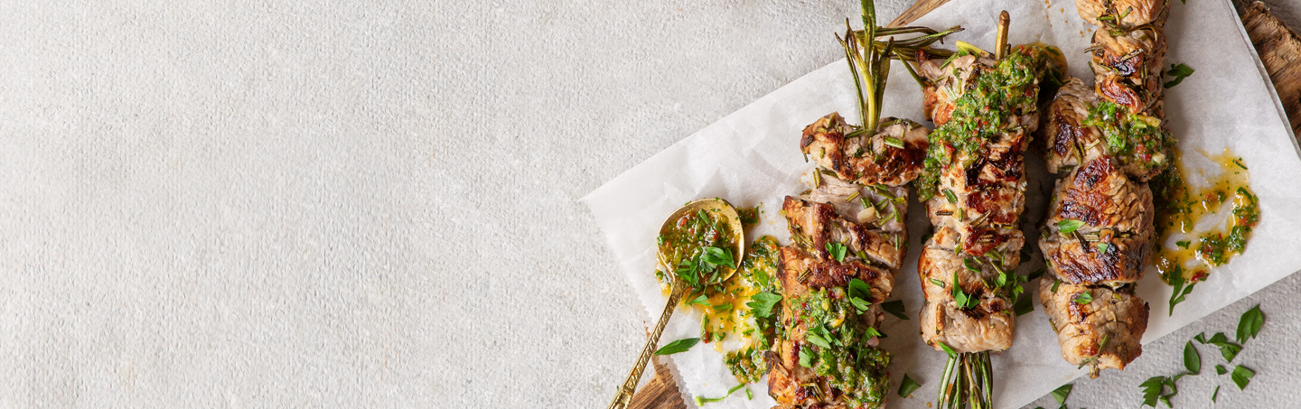 Imagem Espetadas de novilho em alecrim com de molho de ervas