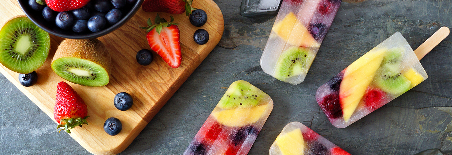 Imagem Gelado de água de coco com fruta da época