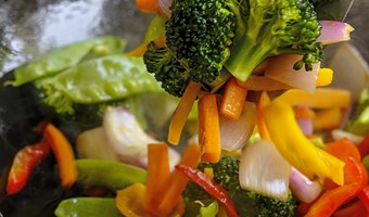 Imagem Brócolos e abóbora salteados com molho de soja