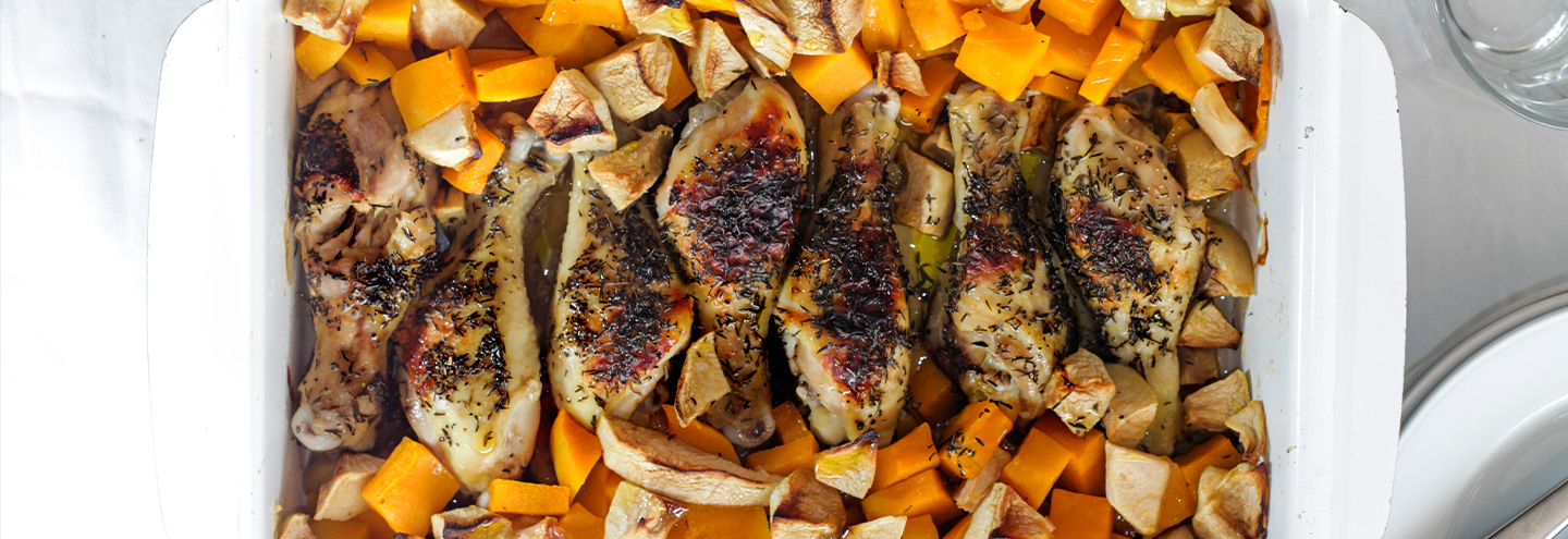 Imagem Frango no forno com fruta e castanhas