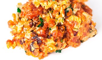 Imagem OVOS MEXIDOS COM FARINHEIRA E ERVAS FRESCAS