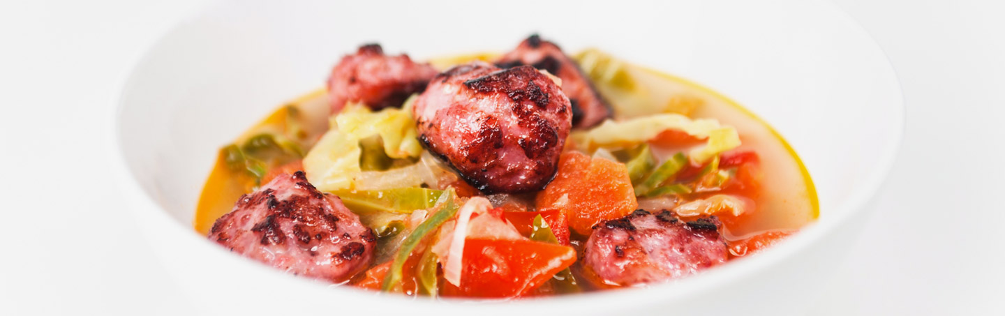 Imagem SOPA DE COUVE LOMBARDA COM ALMONDEGAS DE SALSICHA FRESCA