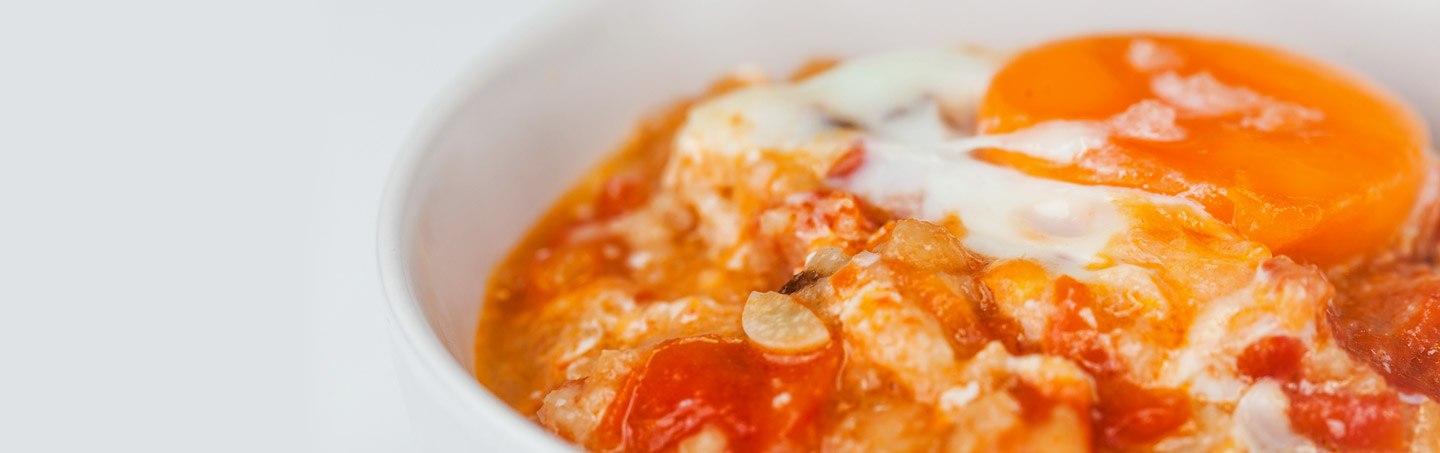 Imagem SOPA DE TOMATE COM OVO ESCALFADO E MANJERICAO