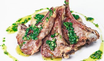 Imagem COSTELETAS DE BORREGO EM MOLHO DE MANJERICAO