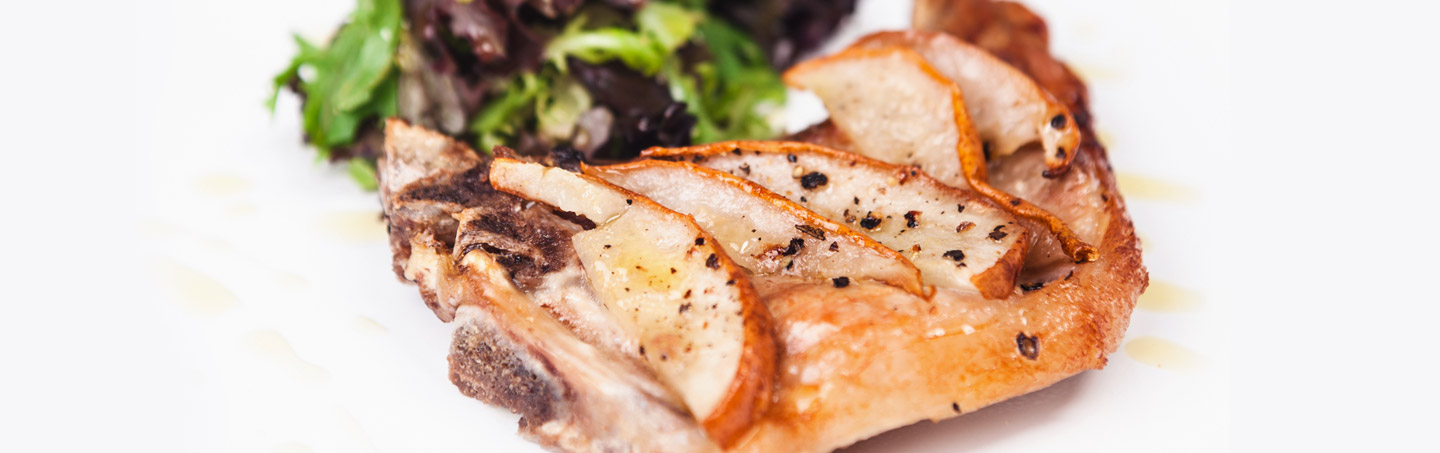 Imagem COSTELETAS DE PORCO COM PERA NO FORNO