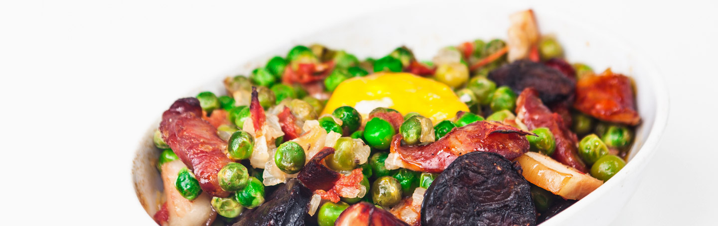 Imagem ERVILHAS, ENCHIDOS E OVOS NO FORNO