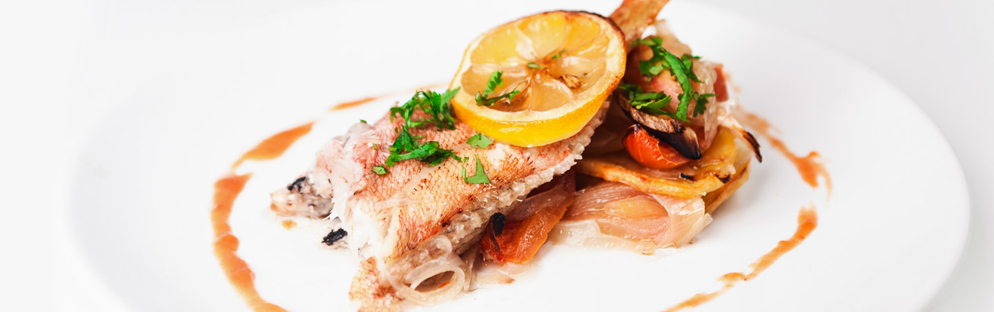 Imagem CANTARIL COM LIMAO E LEGUMES NO FORNO