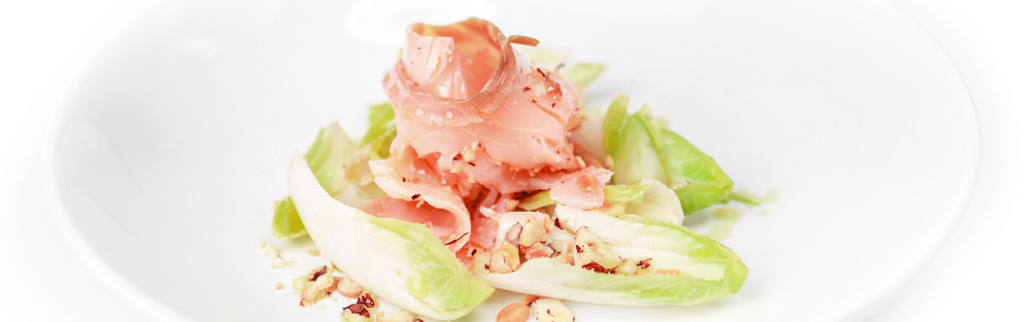 Imagem ENDIVIAS COM SALMAO FUMADO E FRUTOS SECOS