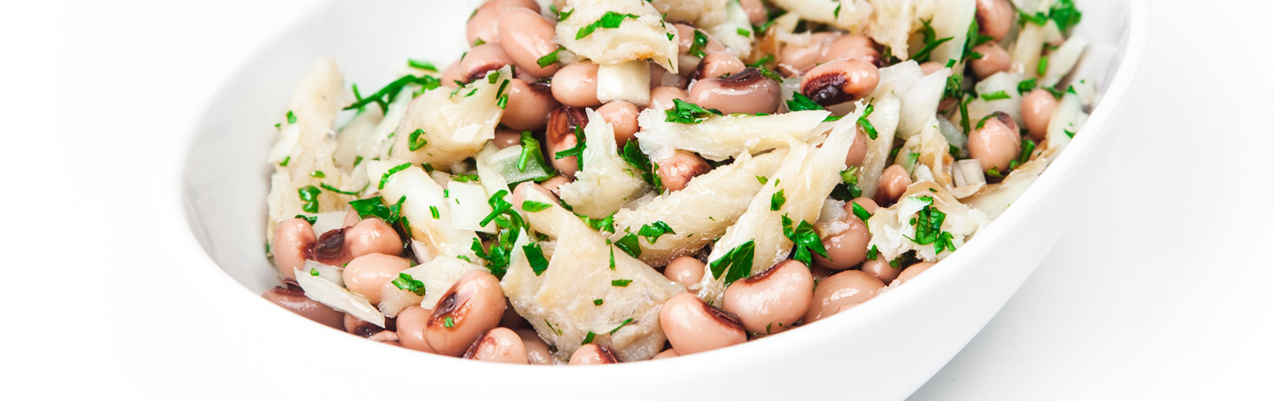 Imagem SALADA DE BACALHAU COM FEIJAO FRADE E ERVAS FRESCAS