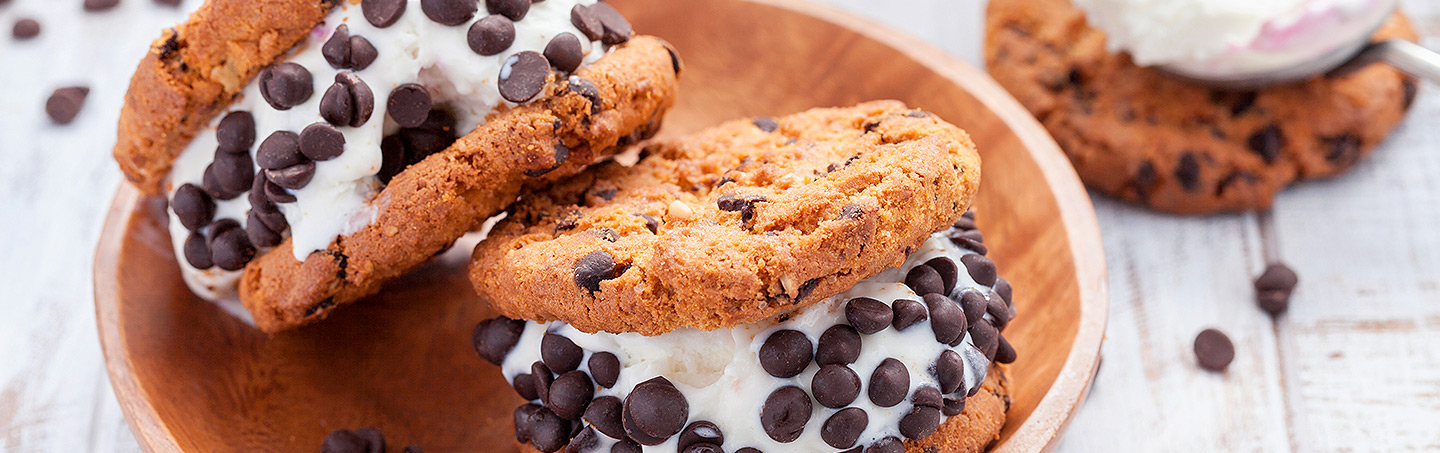 Imagem BOLACHAS RECHEADAS COM MANTEIGA DE AMENDOIM E GELADO